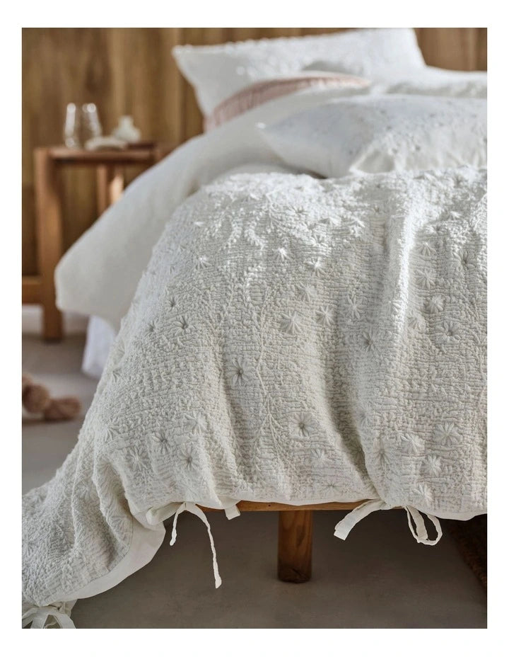 Abigail White KB Quilt Cover Set