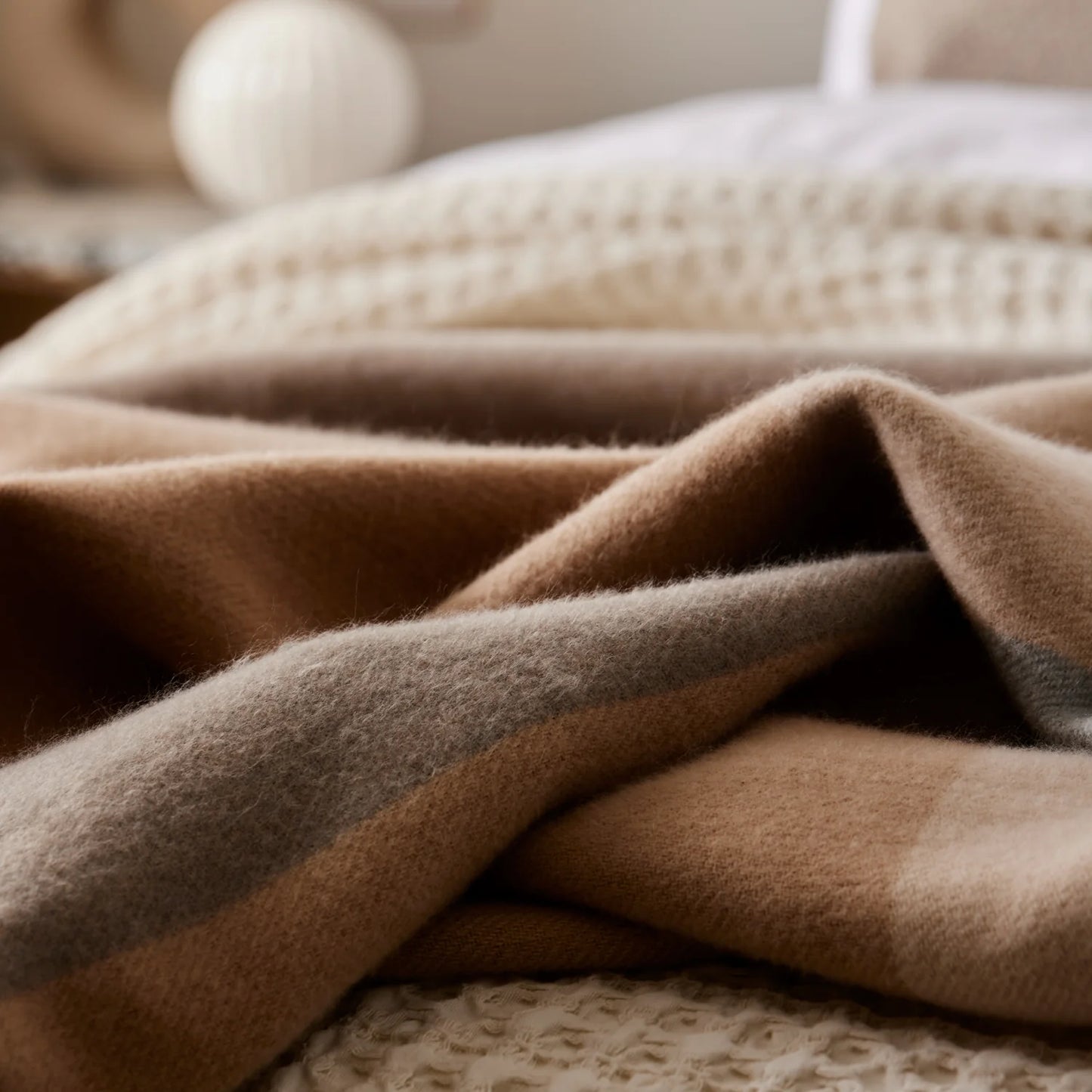 Harley Neutral/Charcoal Throw