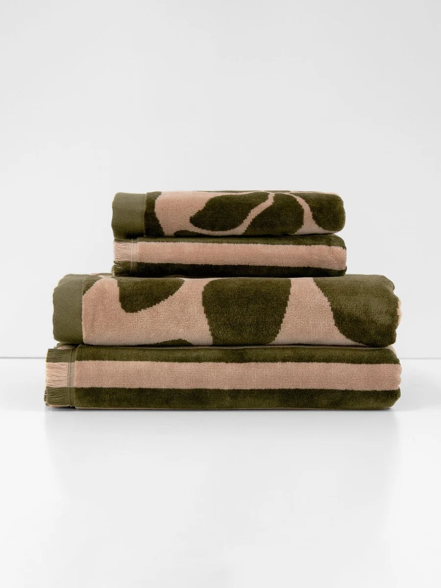 Palma Petal & Stripe Bath Towel Caper/Shell