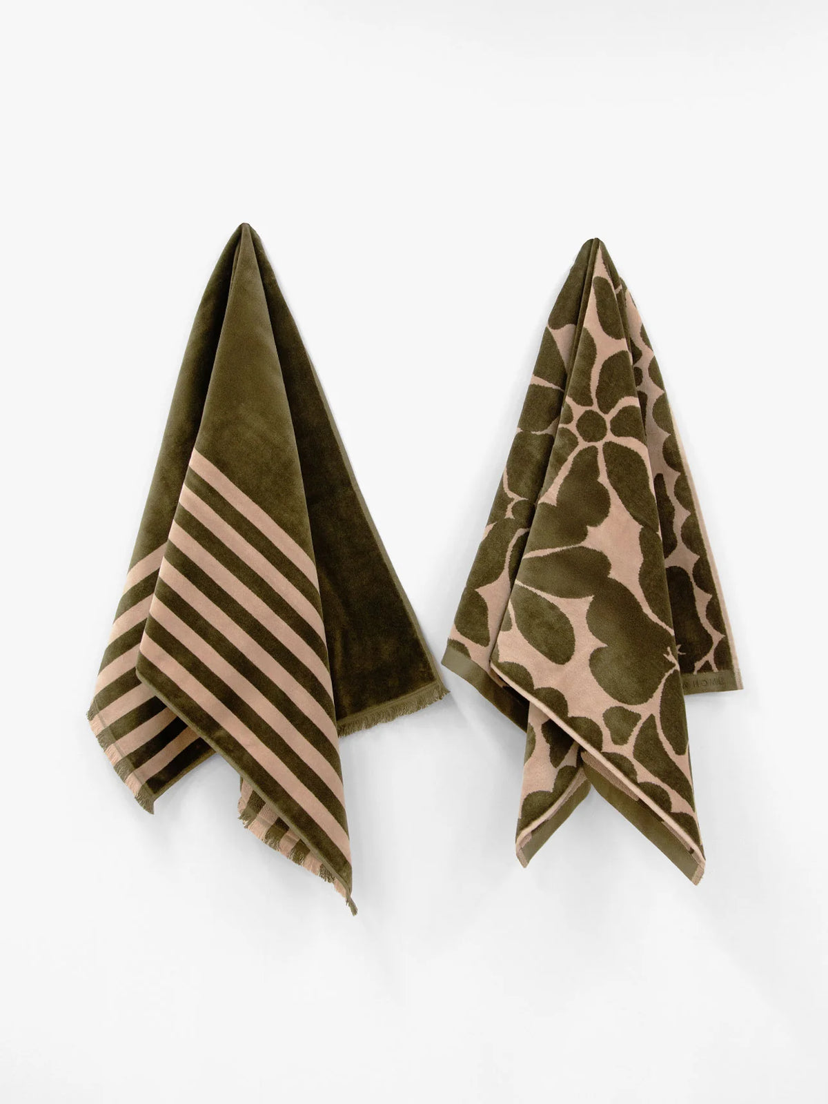 Palma Petal & Stripe Bath Towel Caper/Shell