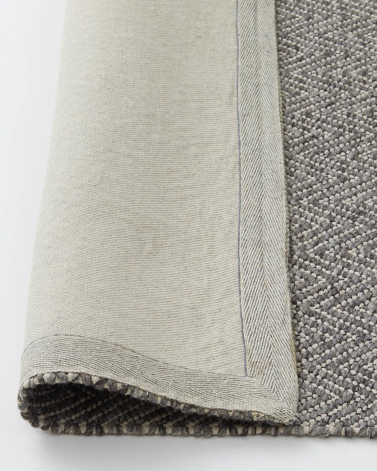 Matterhorn Rug | Tar