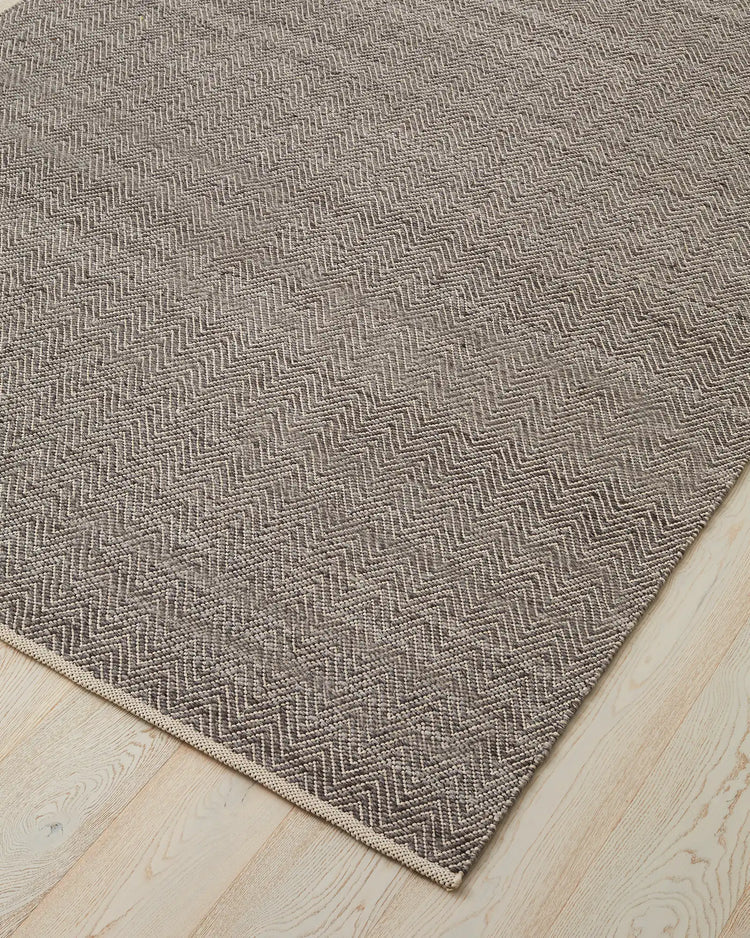 Matterhorn Rug | Tar