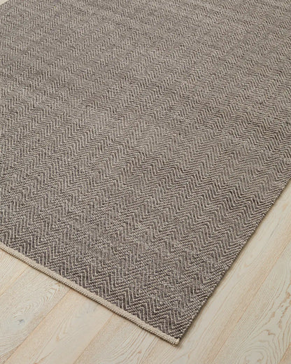 Matterhorn Rug | Tar